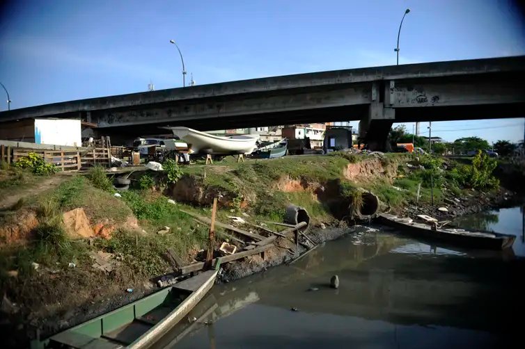 2.2 W Rio de Janeiro - Moradores do Complexo da Maré, agora ocupado por tropas do Exército e Fuzileiros Navais, vivem expectativa de mudanças sociais (Fernando Frazão/Agência Brasil)